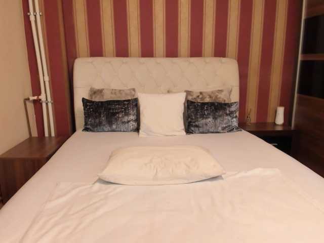 MadameCrowford's BongaCams show and profile