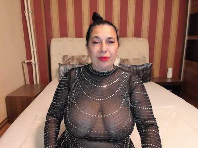 MadameCrowford's BongaCams show and profile