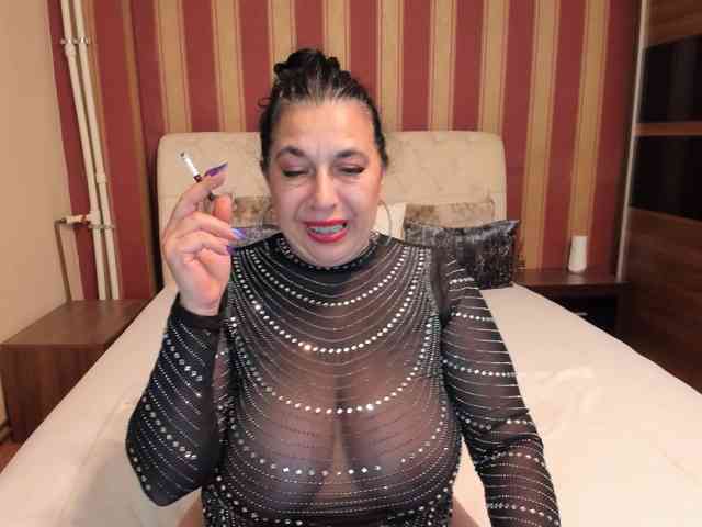 MadameCrowford webcam