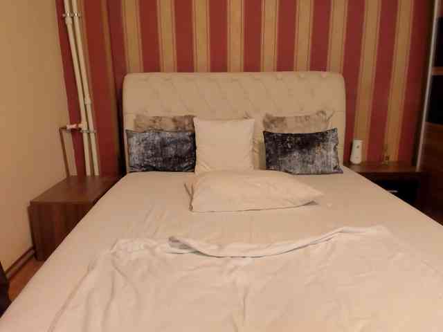 MadameCrowford webcam