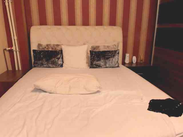 MadameCrowford webcam