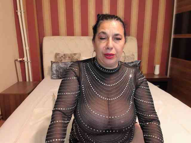 MadameCrowford webcam