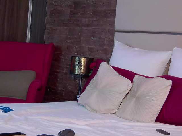 DaisyEmber live cam preview