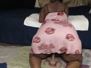 Prettybkack25's Live Webcam