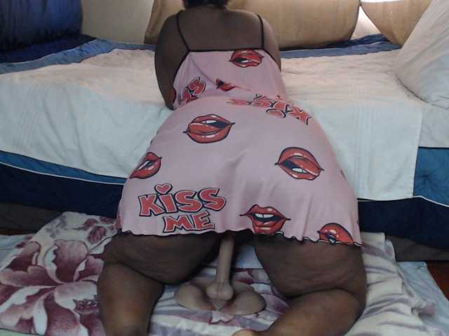 Prettybkack25 live cam on BongaCams