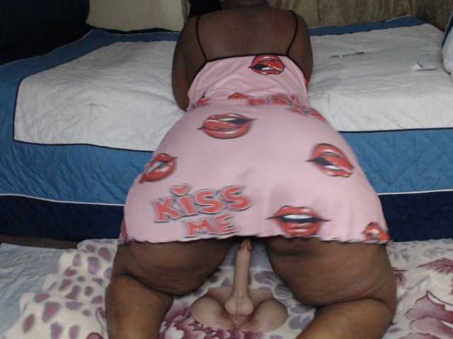 Prettybkack25 live cam on BongaCams