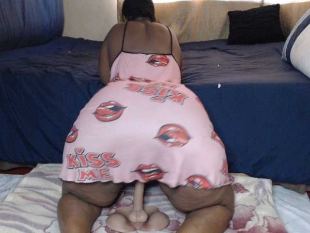 Prettybkack25 live cam on BongaCams
