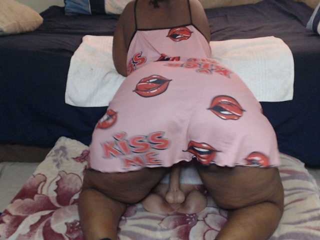Prettybkack25 live cam on BongaCams