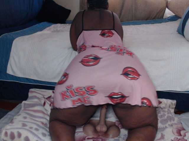 Prettybkack25 live cam on BongaCams
