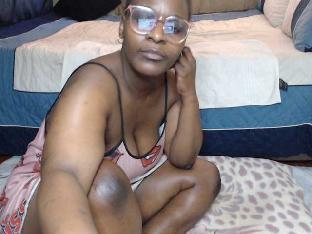 Prettybkack25 live webcam show