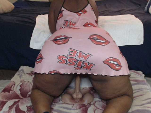 Prettybkack25 live cam on BongaCams