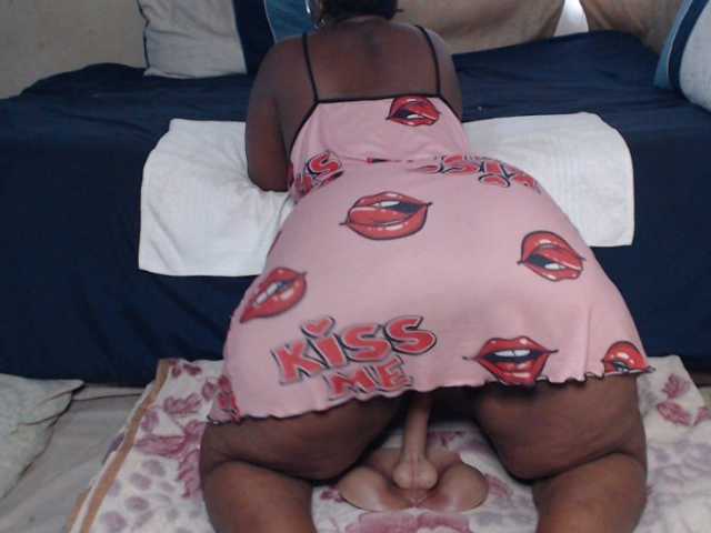 Prettybkack25 live cam on BongaCams