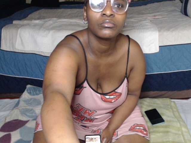 Prettybkack25 live cam on BongaCams