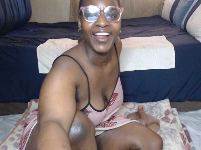 Prettybkack25 live cam on BongaCams
