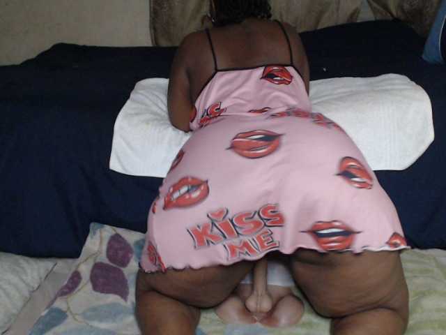 Prettybkack25 live cam on BongaCams