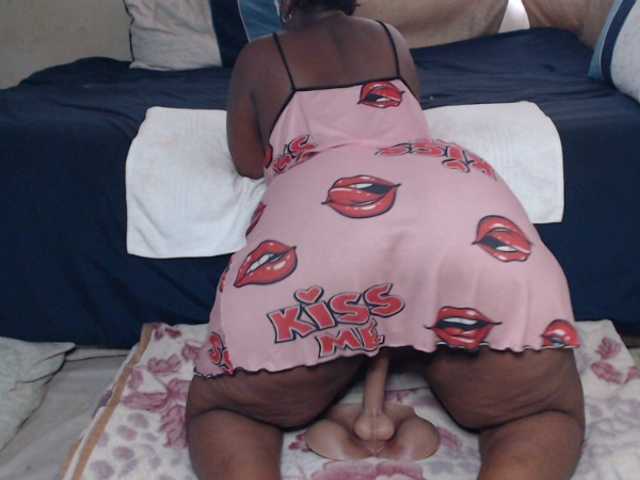 Prettybkack25 live cam on BongaCams