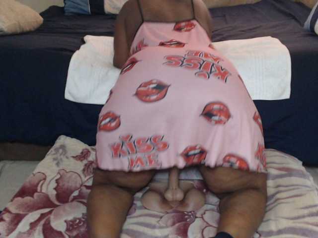Prettybkack25 live cam on BongaCams
