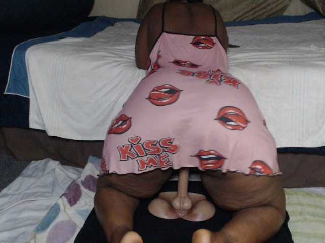 Prettybkack25 live cam on BongaCams