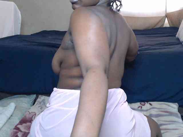 Prettybkack25 webcam