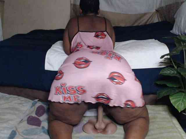 Prettybkack25 webcam