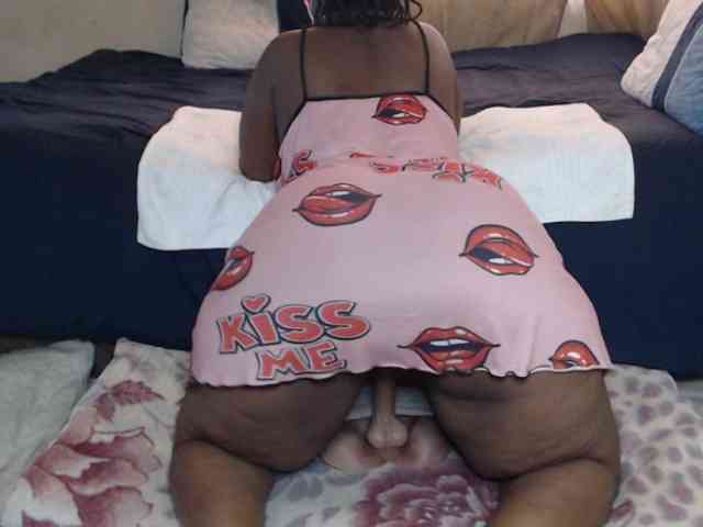 Prettybkack25 webcam