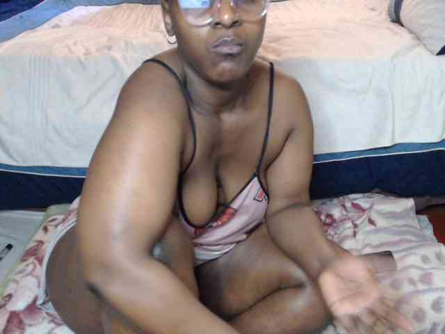 Prettybkack25 webcam