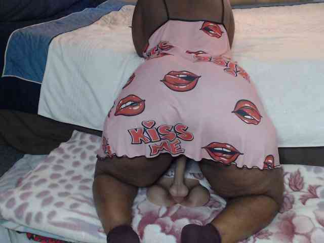 Prettybkack25 webcam