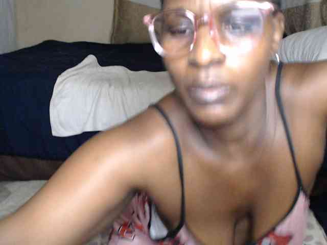 Prettybkack25 webcam