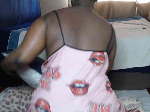 Prettybkack25 webcam