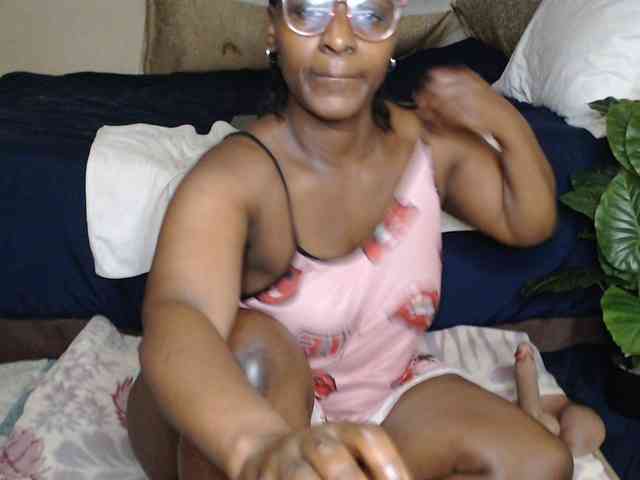 Prettybkack25 webcam