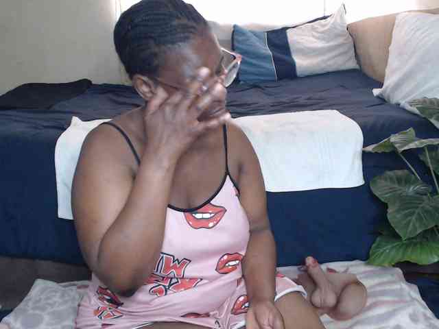 Prettybkack25 webcam