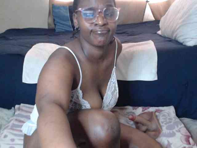 Prettybkack25 webcam