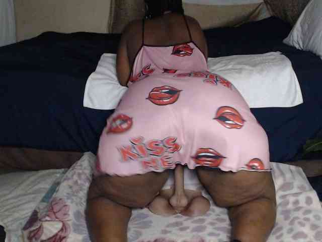 Prettybkack25 webcam