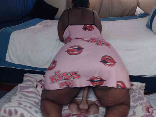 Prettybkack25 webcam