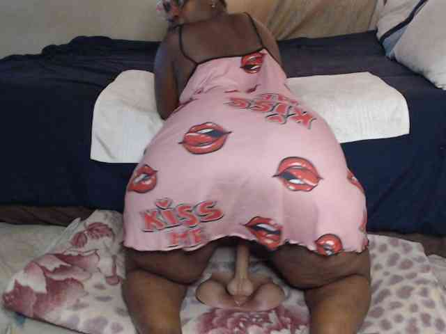 Prettybkack25 webcam