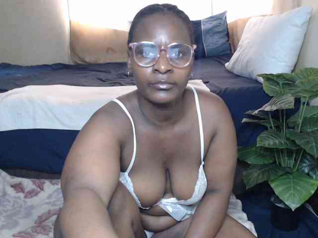 Prettybkack25 webcam