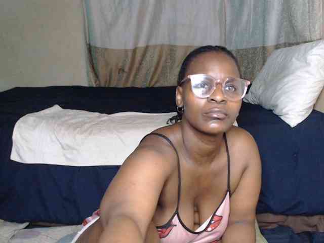 Prettybkack25 webcam