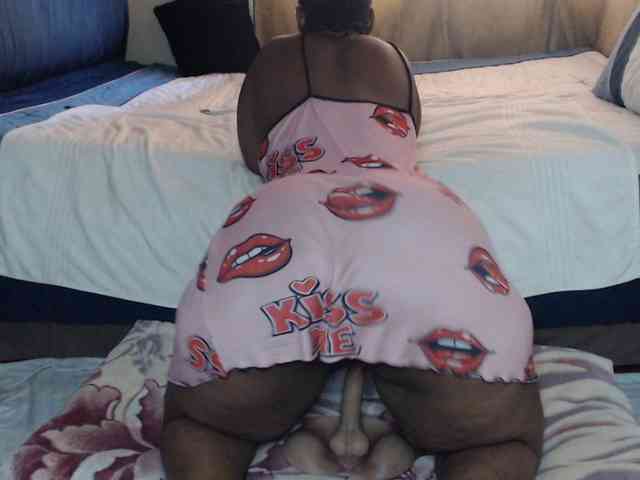Prettybkack25 webcam