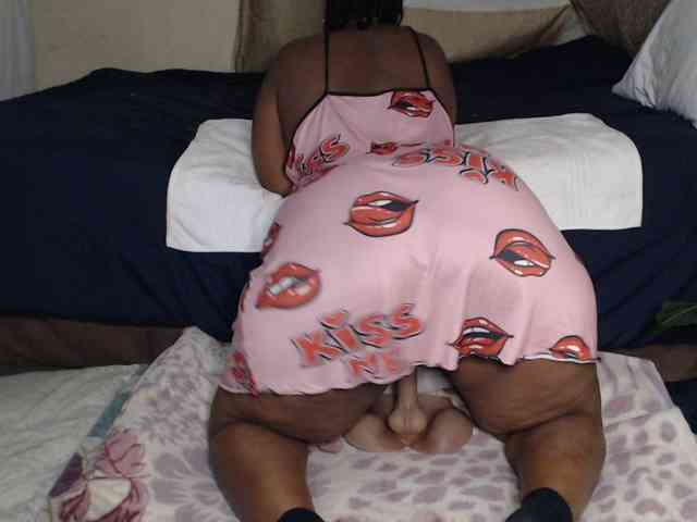 Prettybkack25 webcam