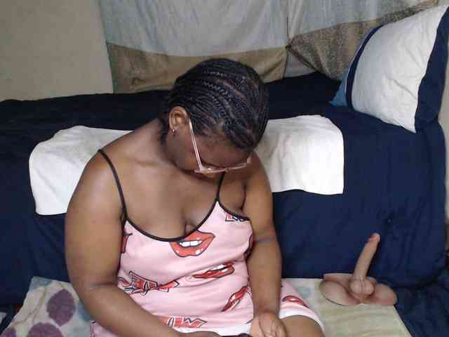 Prettybkack25 webcam