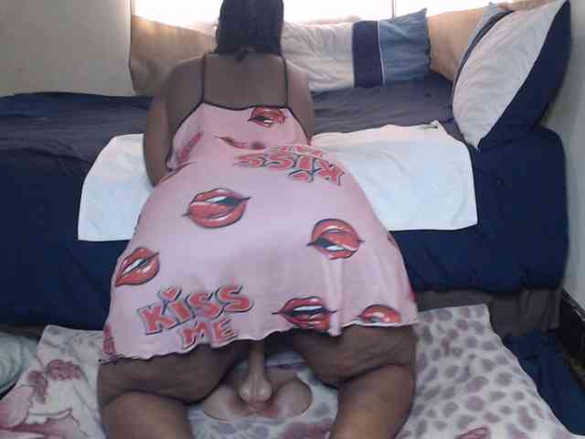 Prettybkack25 webcam