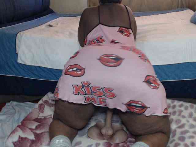 Prettybkack25 webcam