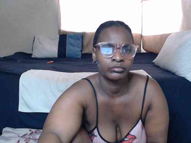 Prettybkack25 webcam