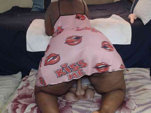 Prettybkack25 webcam