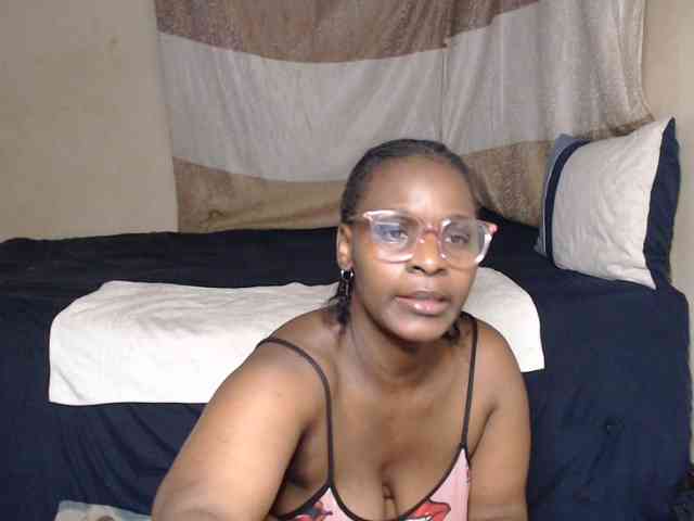 Prettybkack25 webcam