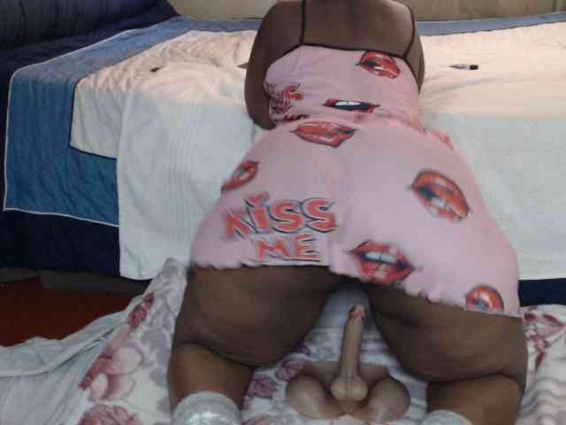 Prettybkack25 webcam