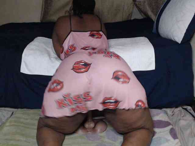 Prettybkack25 webcam