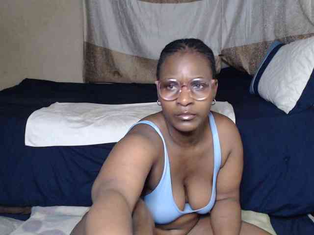 Prettybkack25 webcam