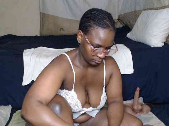 Prettybkack25 webcam