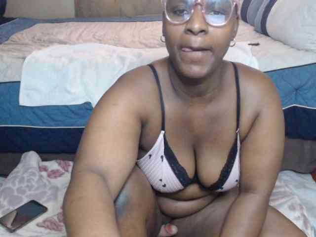 Prettybkack25 webcam